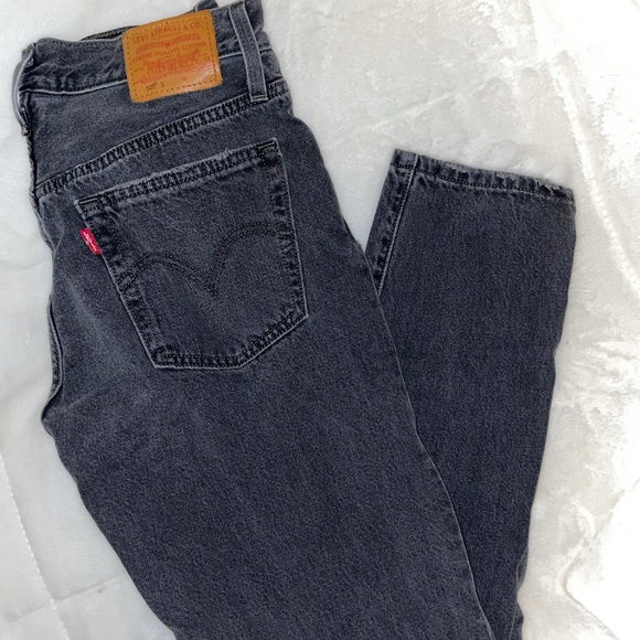 Levi’s highwaisted mom jeans - Picture 1 of 1